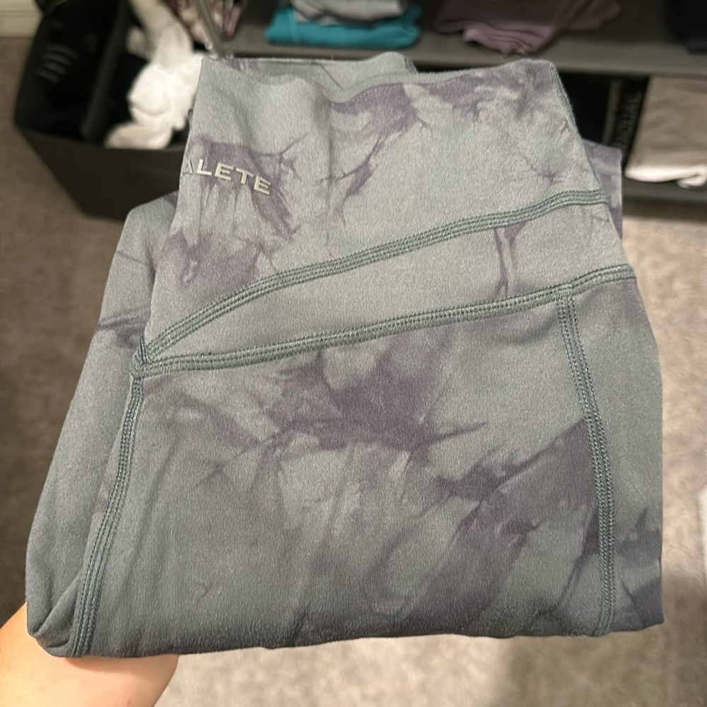 Surface pocket legging